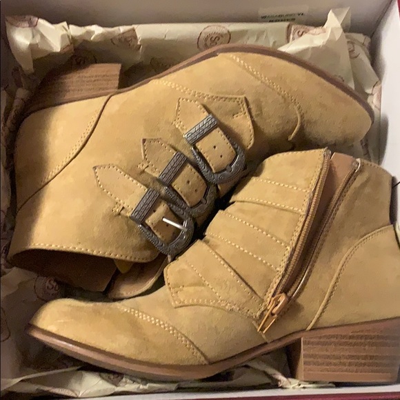 SO Shoes - Tan boots